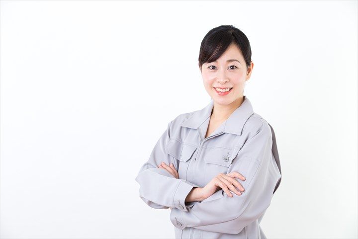 《名古屋市港区》週払いOK・倉庫内での化粧品などの仕分けや積み付け作業スタッフ！（Web面接OK・土日休み）