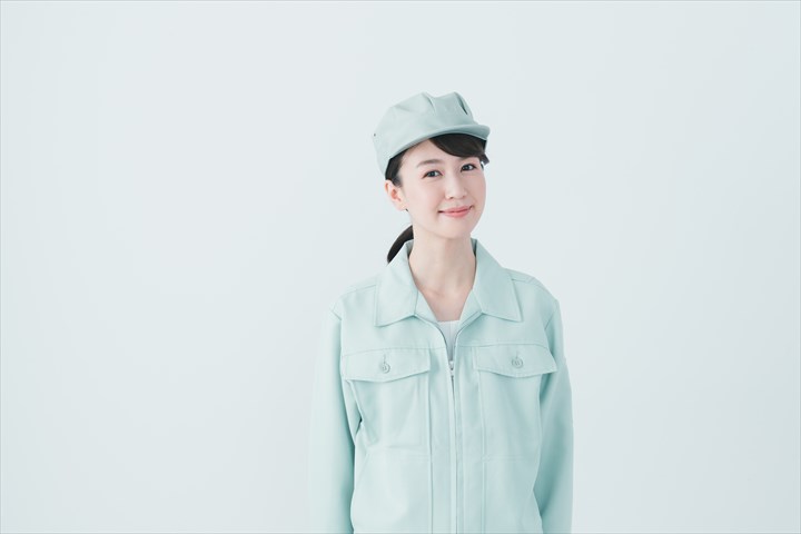 《京都市伏見区》週払いOK・工場内でのお弁当の出荷作業スタッフ！（Web面接OK・短時間5:00～10:30）