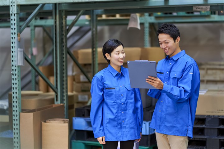 《久世郡久御山町》週払いOK・倉庫内での食品の仕分け作業スタッフ！（週3日・シニア活躍）