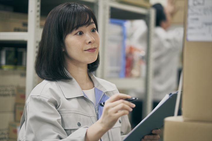 《鶴ヶ島市》週払いOK・倉庫内での飲料のピッキング作業スタッフ！（未経験歓迎・固定休み）