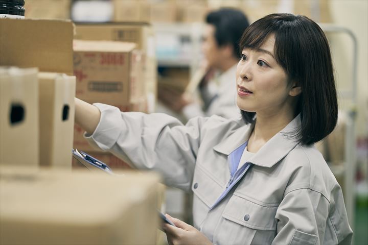 《浜松市中央区》週払いOK・企業や個人宅向け一般貨物の仕分け作業スタッフ！（Web面接OK・土日祝休み）