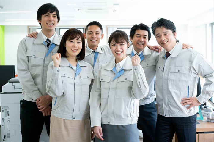 《京都市南区》週払いOK・自販機へのベンディング助手、及び構内作業スタッフ！（未経験活躍中・日勤）