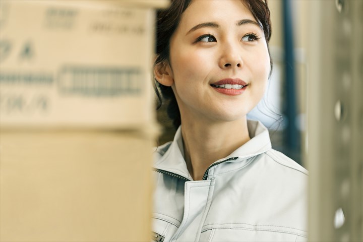 《墨田区》週払いOK・倉庫内での酒類の出荷作業スタッフ！（高時給・月曜のみ）