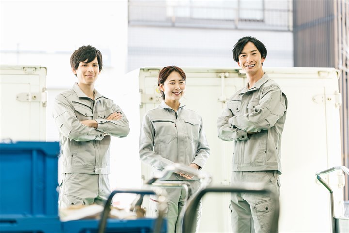 《門真市》週払いOK・店舗へのアパレル商品の納品作業スタッフ！（Web面接OK・週3日～勤務の相談可）