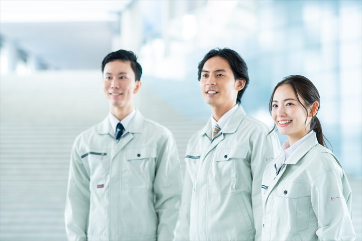 《荒川区》週払いOK・製氷工場内での製造や格納作業スタッフ！（Web面接OK・高時給）