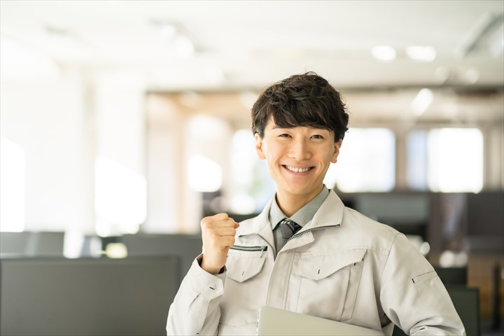 《津市》週払いOK・倉庫内での食材などの入出庫作業スタッフ！（土日休み・未経験も活躍）