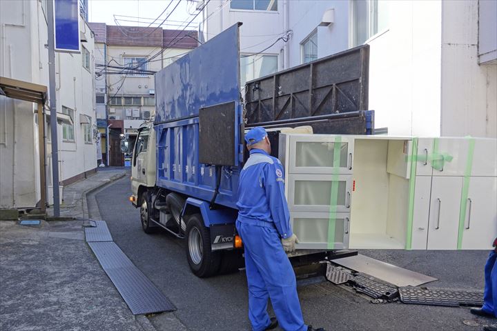 《三郷市》週払いOK・一般ごみと粗大ゴミ回収の助手スタッフ！（Web面接OK・未経験OK）