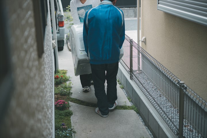 《門真市》週払いOK・現場への空調設備などの配送助手スタッフ！（土日祝休み・日勤帯）