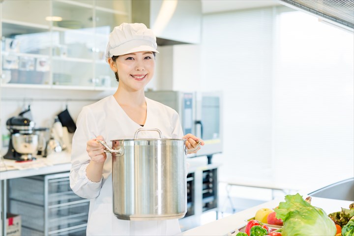 《厚木市》週払いOK・中学校での学校給食の調理補助スタッフ！（土日祝休み・扶養控除内OK）