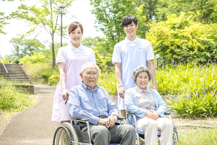 《葛飾区》週払いOK・従来型特別養護老人ホームでの介護スタッフ！（週3～4・日勤）