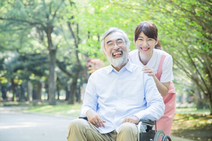 《大田区》週払いOK・特別養護老人ホームでの介護スタッフ！（無資格OK・週休2日）