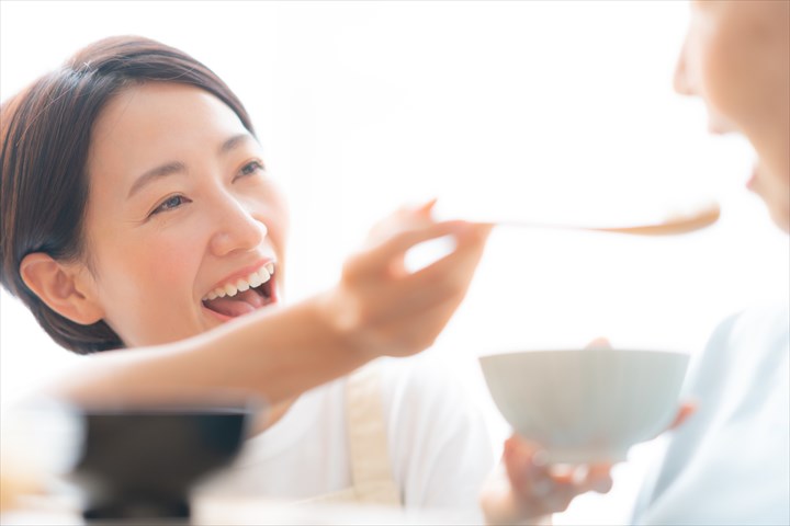 《川崎市高津区》週払いOK・特別養護老人ホームでの介護スタッフ！（週休2日・日勤）