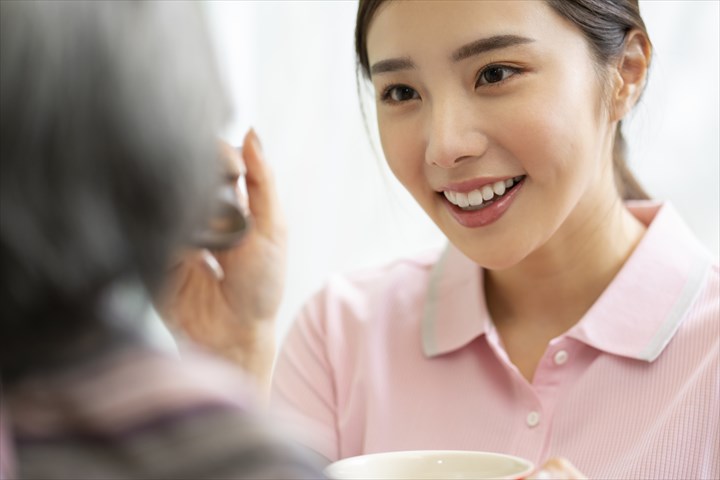 《武蔵野市》週払いOK・有料老人ホームでの介護スタッフ！（週休2日・日勤）