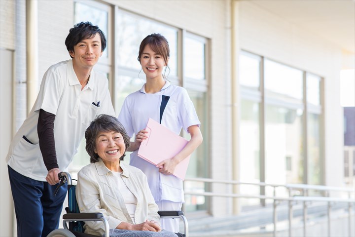 《川崎市幸区》週払いOK・介護施設での入浴介助スタッフ！（Web面接OK・高時給）