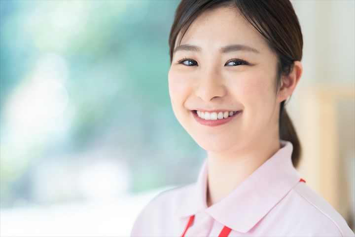 《港区》週払いOK・住宅型有料老人ホームでの介護スタッフ！（Web面接OK・高時給）