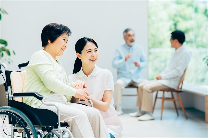 《杉並区》週払いOK・有料老人ホームでの介護スタッフ！（週休2日・駅チカ）