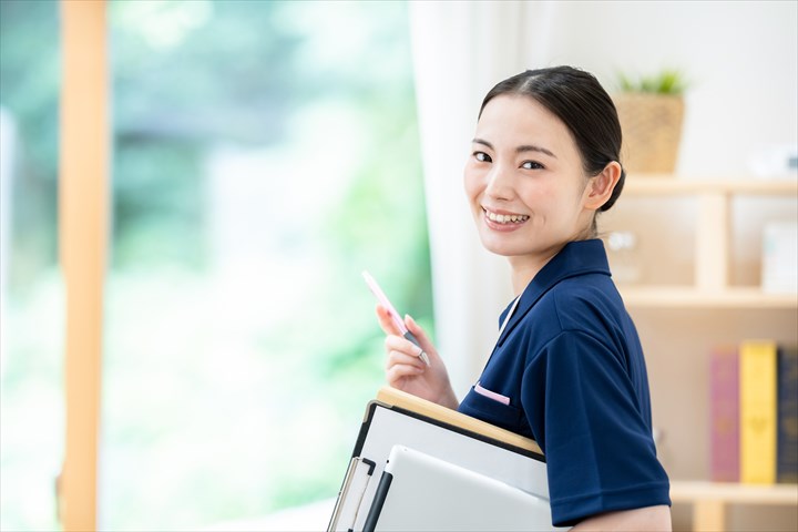 《横浜市旭区》週払いOK・ハイエースでの駅から病院間の病院利用者の送迎ドライバー！（Web面接OK・高収入）