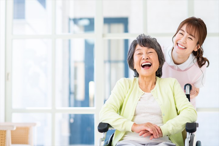 《川崎市幸区》週払いOK・介護施設での入浴介助スタッフ！（Web面接OK・高時給）