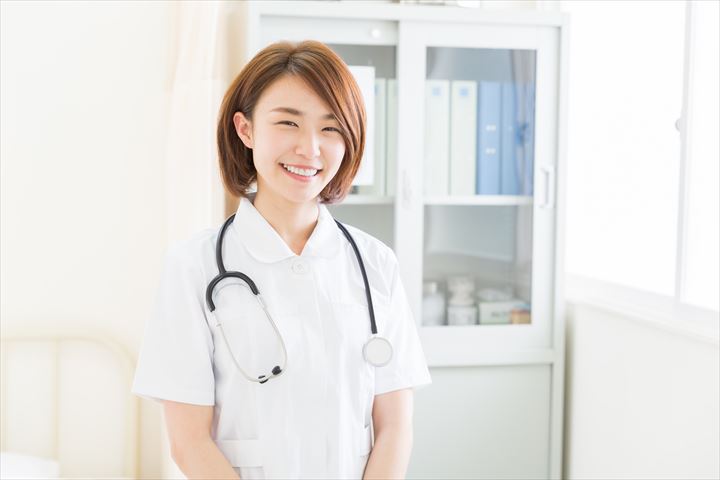 《小平市》週払いOK・介護付き老人ホームでの看護スタッフ！（週休2日・高収入）